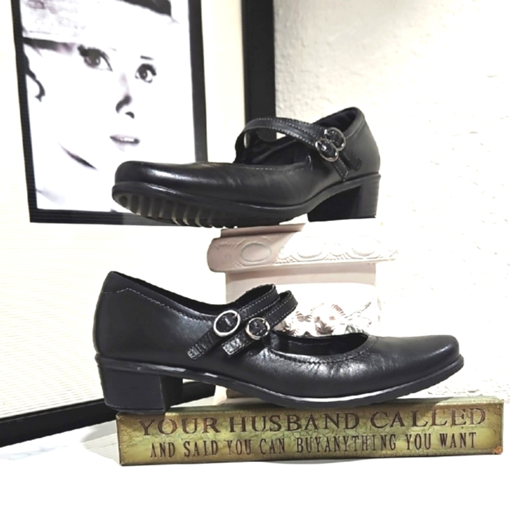 ecco leather two strap Mary Jane pump